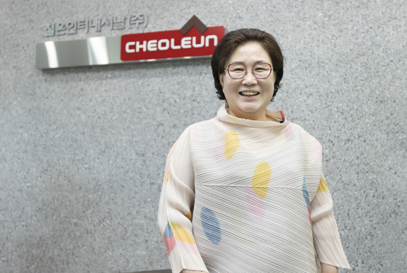 [제25회 여성이 뽑은 최고의 명품대상] 사회공헌 여성경영인상 수상…베이커리 유통 혁신 기여